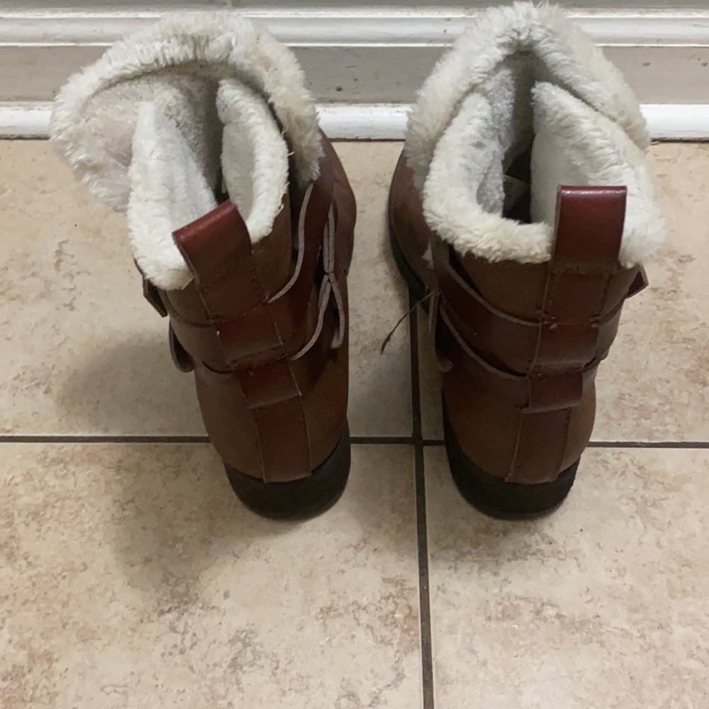 Botas - Picture 2 of 4